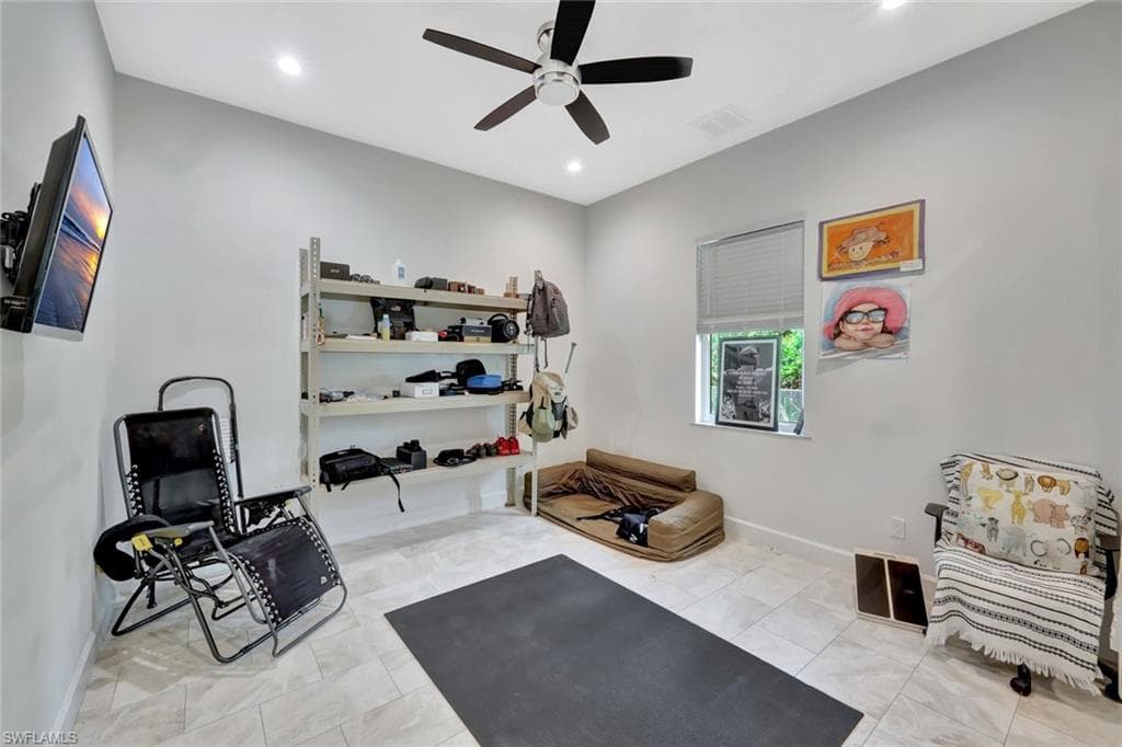 140 37th Ave NW, Naples, FL 34120-21