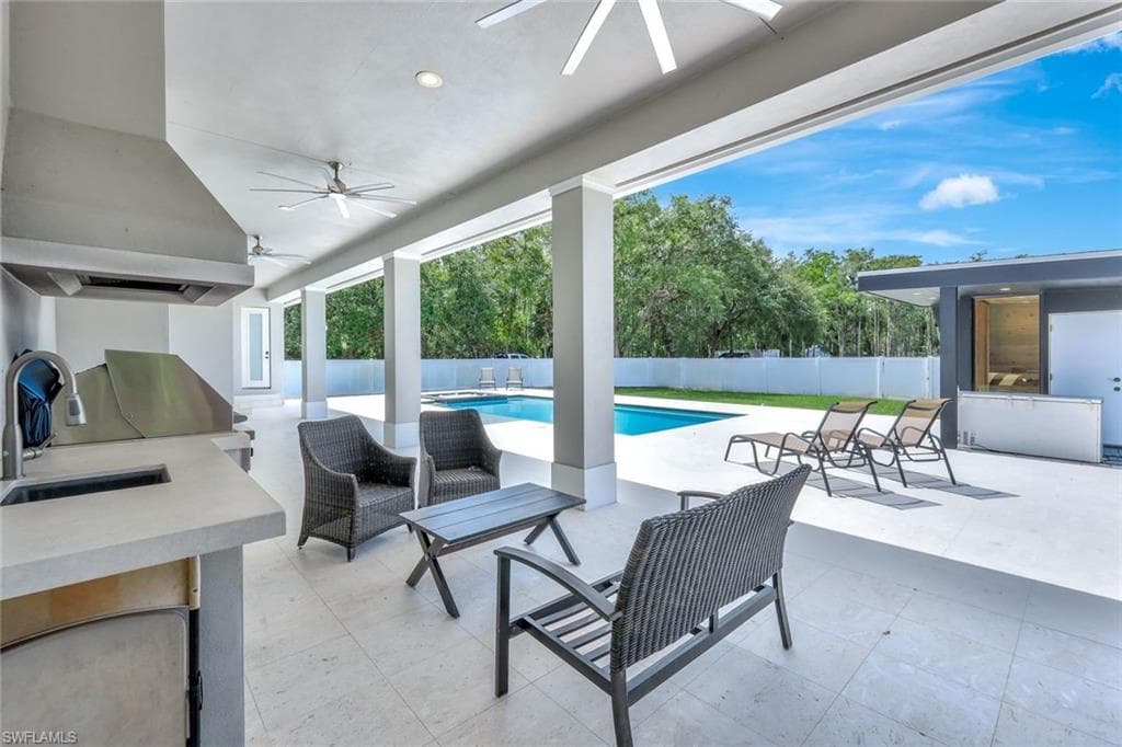 140 37th Ave NW, Naples, FL 34120-25