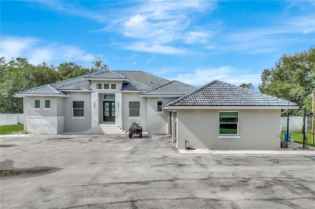 140 37th Ave NW, Naples, FL 34120-2
