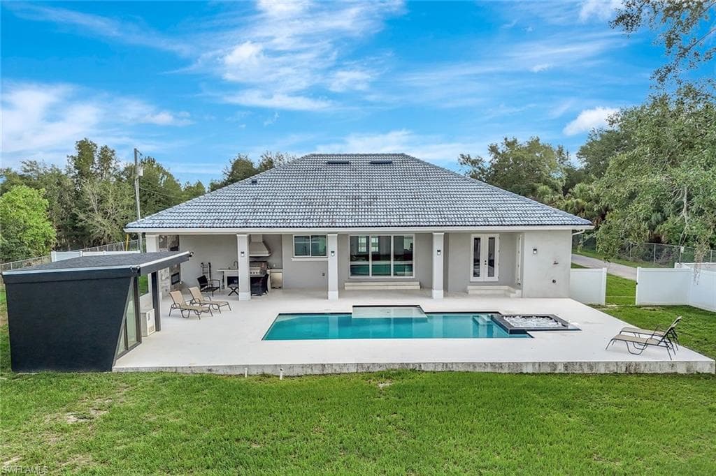 140 37th Ave NW, Naples, FL 34120-33