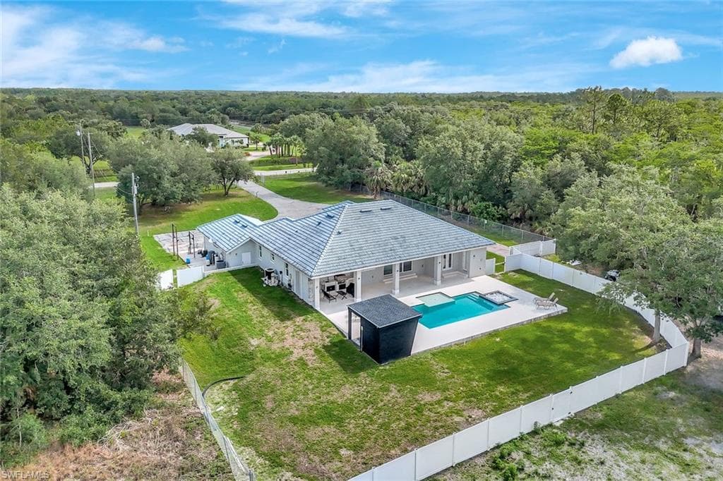 140 37th Ave NW, Naples, FL 34120-34