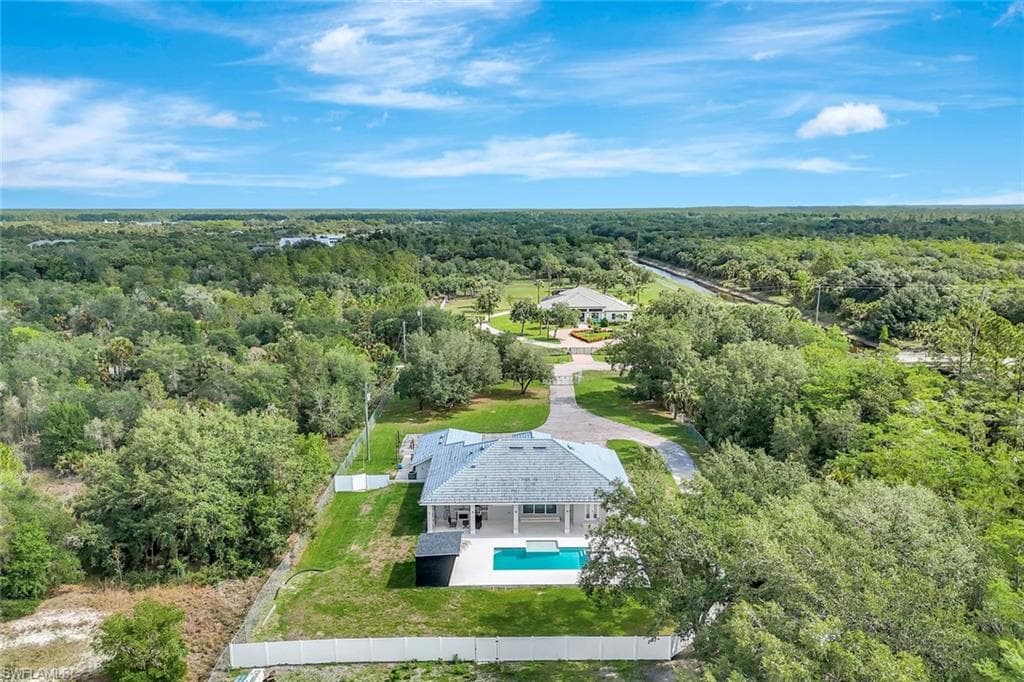 140 37th Ave NW, Naples, FL 34120-35