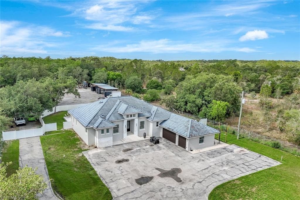 140 37th Ave NW, Naples, FL 34120-3