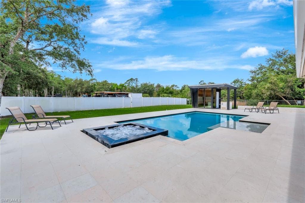 140 37th Ave NW, Naples, FL 34120-4