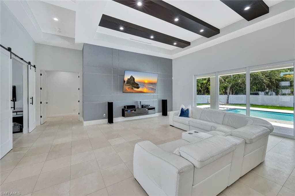 140 37th Ave NW, Naples, FL 34120-7
