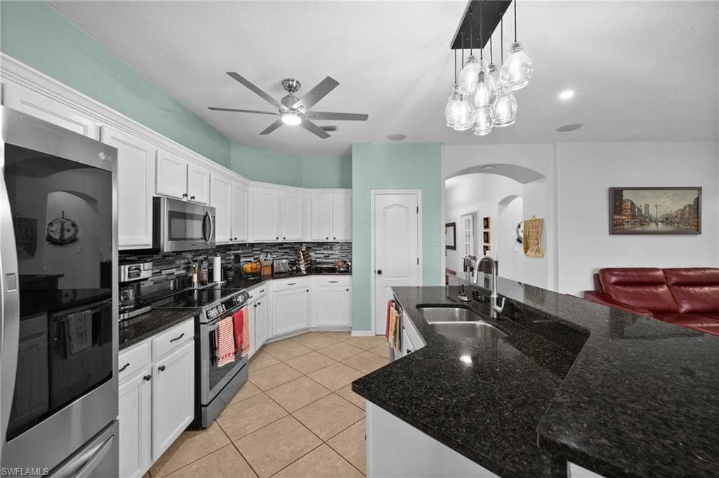 627 7th Ter, Cape Coral, FL 33909-10