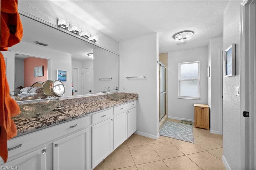 627 7th Ter, Cape Coral, FL 33909-14