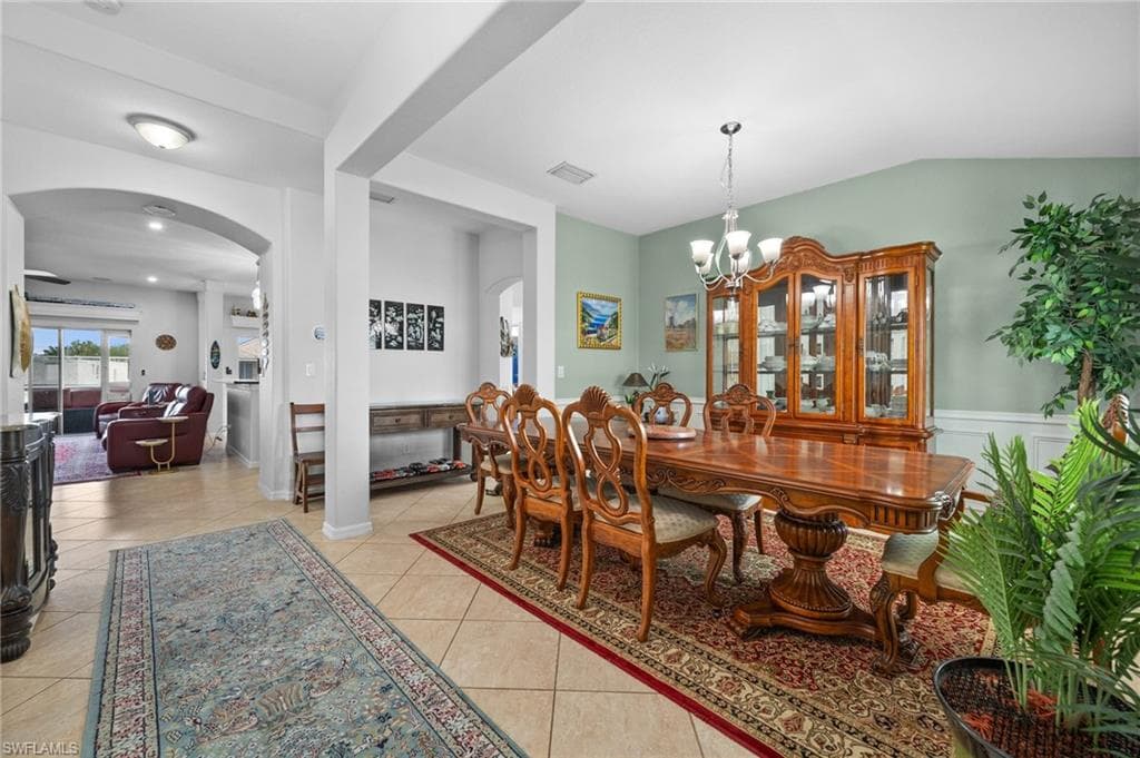 627 7th Ter, Cape Coral, FL 33909-16