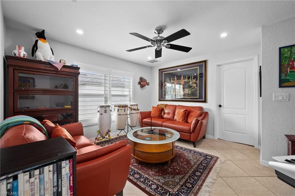 627 7th Ter, Cape Coral, FL 33909-20