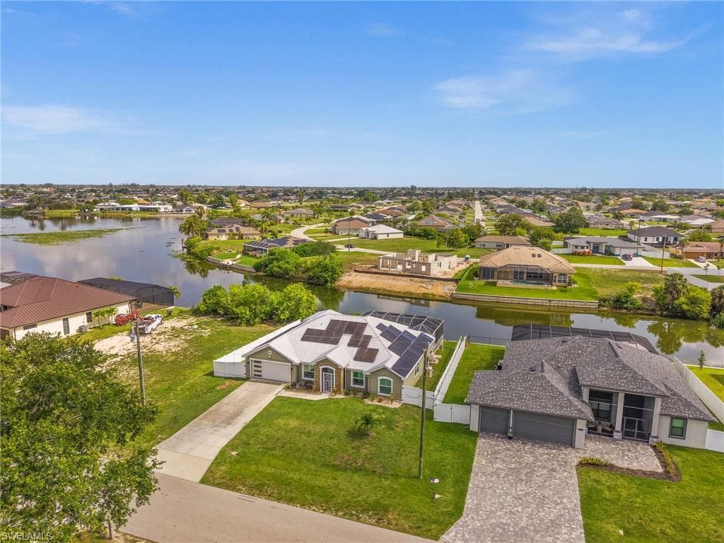 627 7th Ter, Cape Coral, FL 33909-3