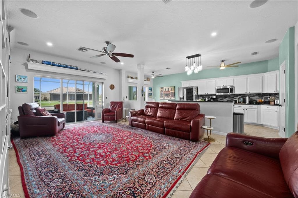 627 7th Ter, Cape Coral, FL 33909-4