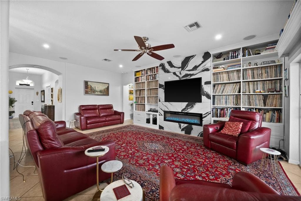 627 7th Ter, Cape Coral, FL 33909-6