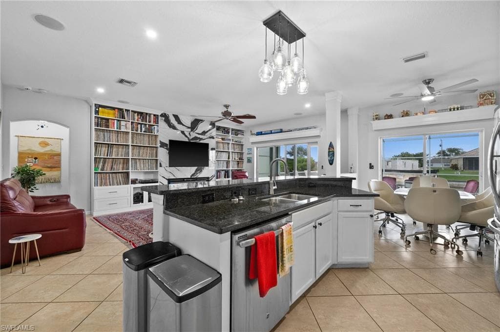 627 7th Ter, Cape Coral, FL 33909-8
