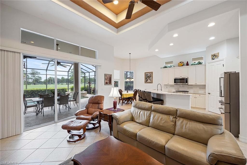 7828 Valencia Ct, Naples, FL 34113-9