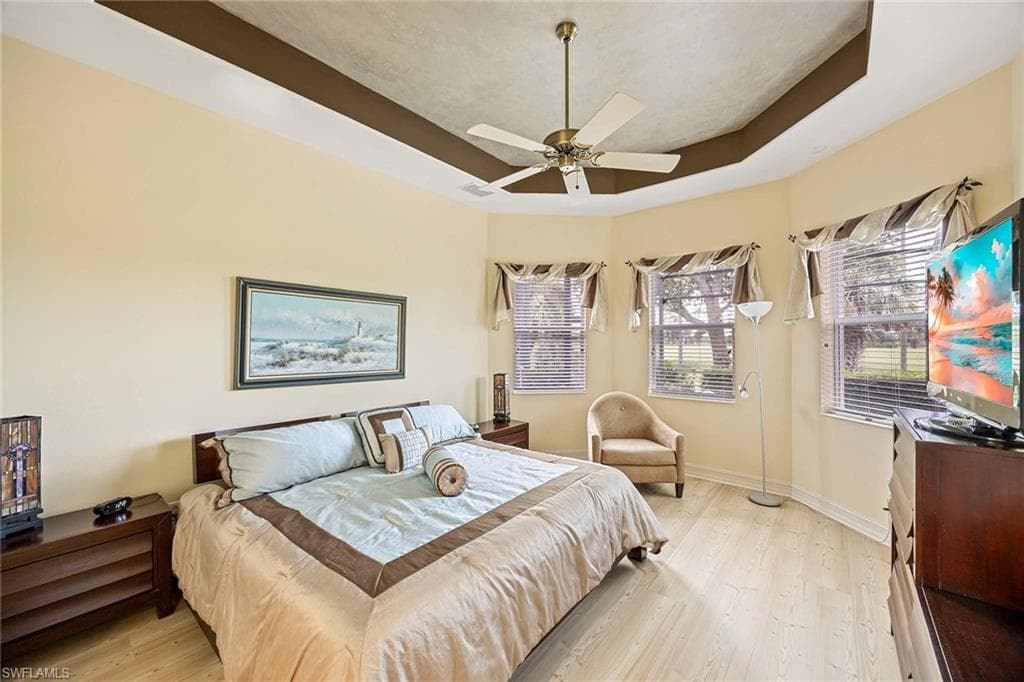7828 Valencia Ct, Naples, FL 34113-15