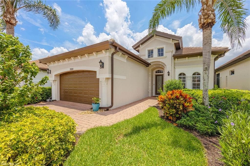 7828 Valencia Ct, Naples, FL 34113-3