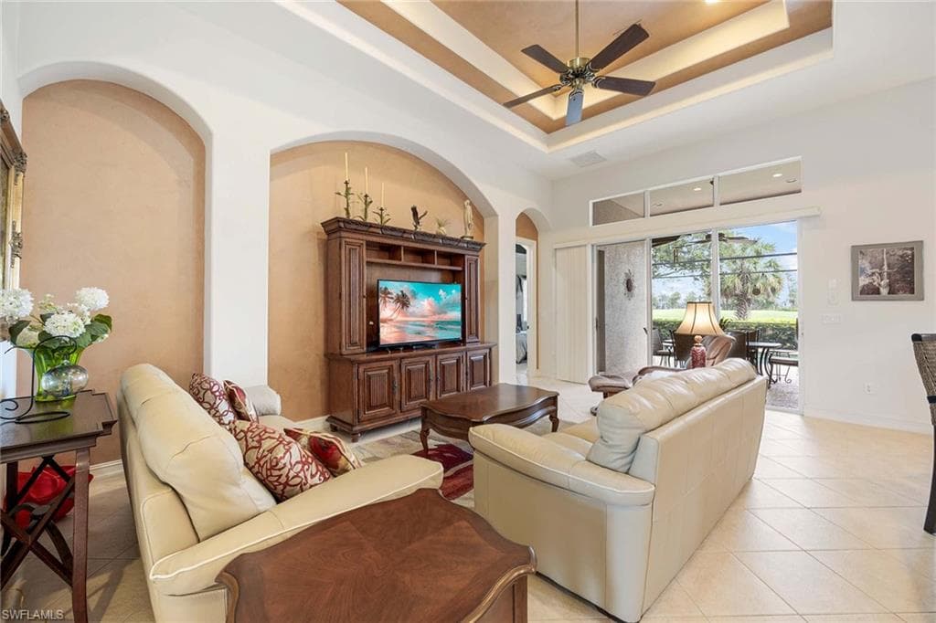 7828 Valencia Ct, Naples, FL 34113-7