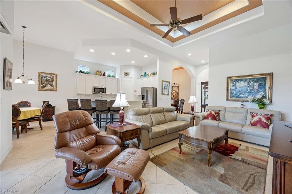 7828 Valencia Ct, Naples, FL 34113-8