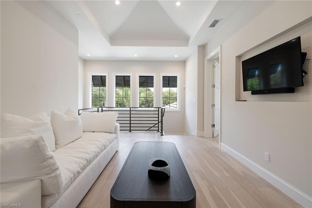16776 Enclave Cir, Naples, FL 34110-16