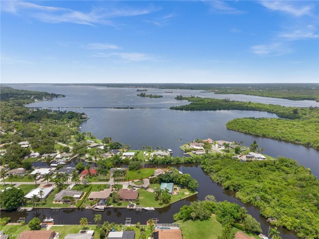 261 Alameda Ave, Fort Myers, FL 33905-10