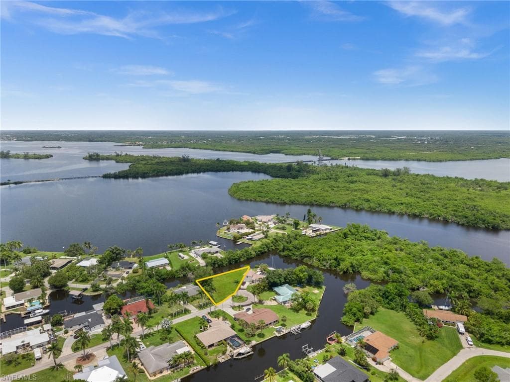 261 Alameda Ave, Fort Myers, FL 33905-3