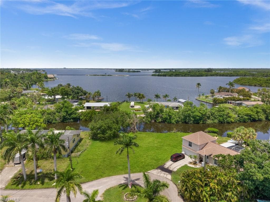 261 Alameda Ave, Fort Myers, FL 33905-4