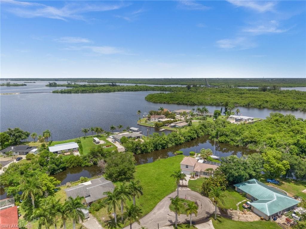 261 Alameda Ave, Fort Myers, FL 33905-5