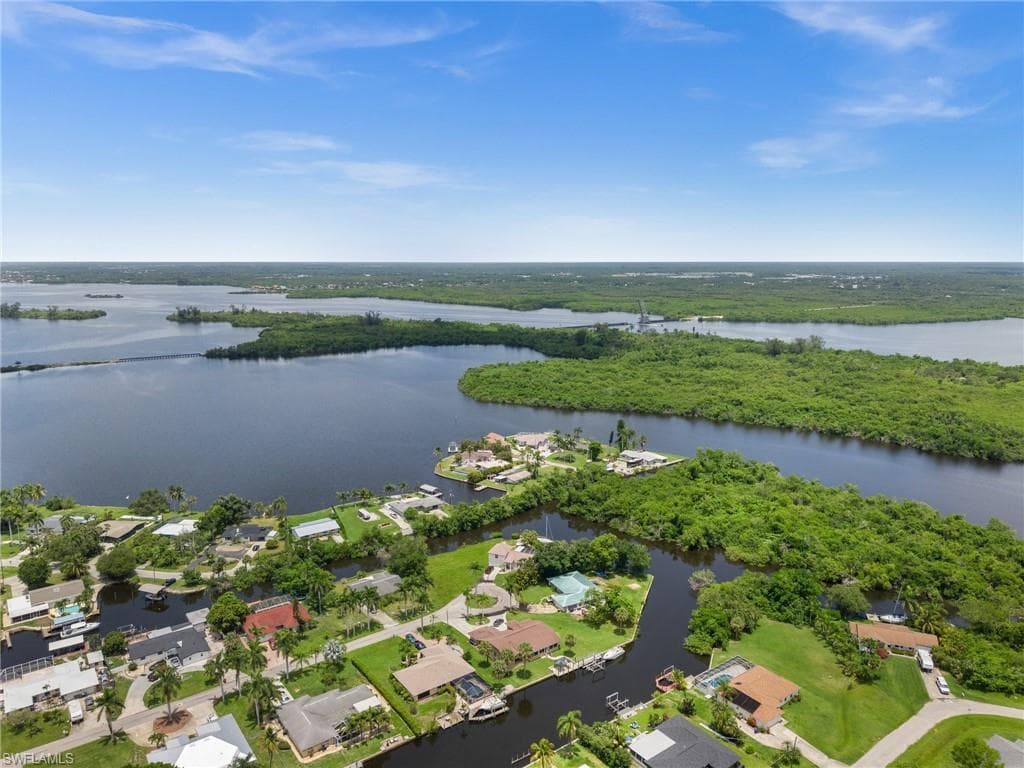261 Alameda Ave, Fort Myers, FL 33905-6