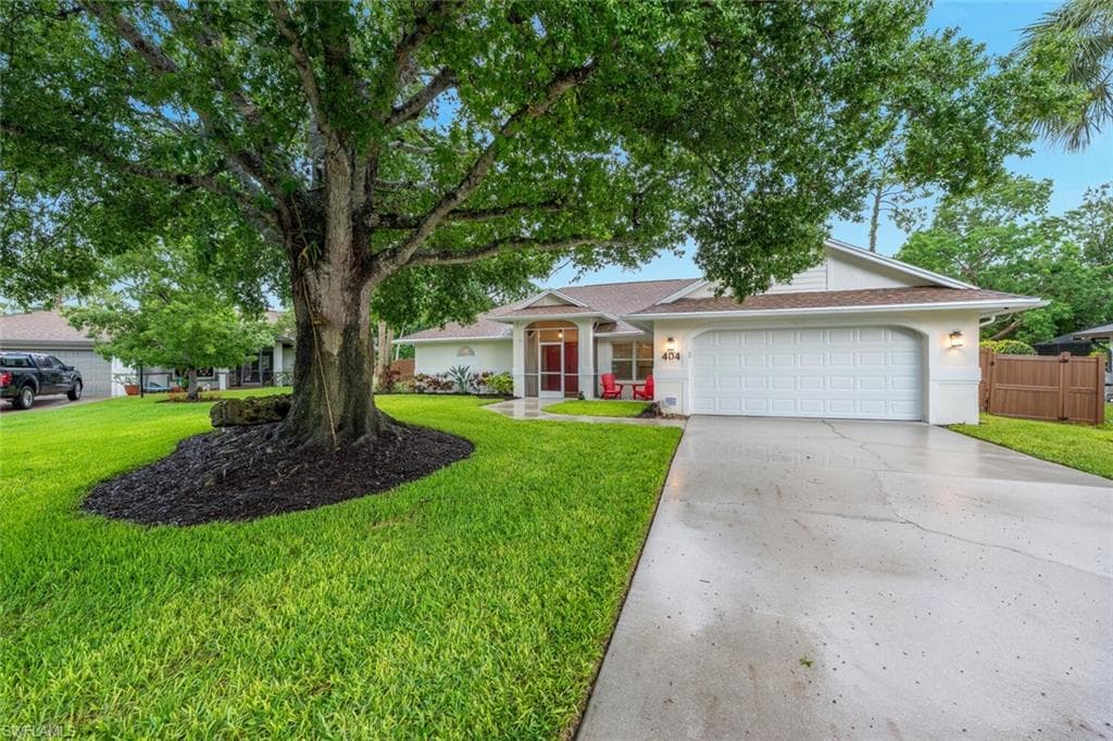 404 Ashbury Way, Naples, FL 34110-1