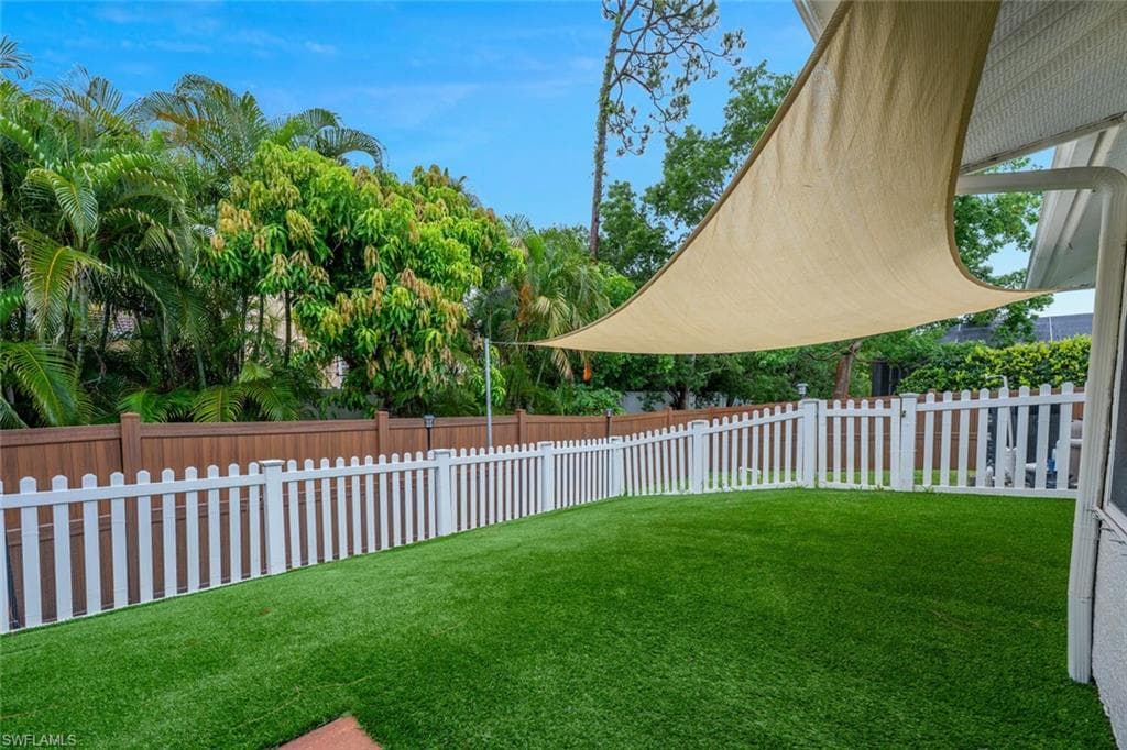 404 Ashbury Way, Naples, FL 34110-3