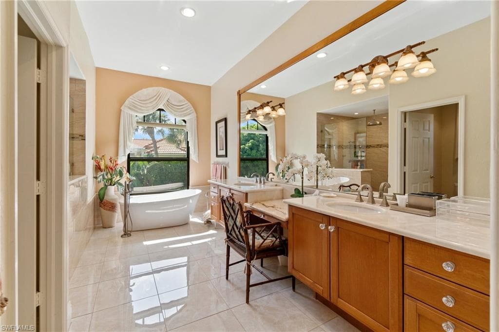 431 Palm Ct, Naples, FL 34108-24