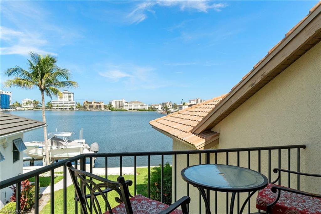 431 Palm Ct, Naples, FL 34108-34