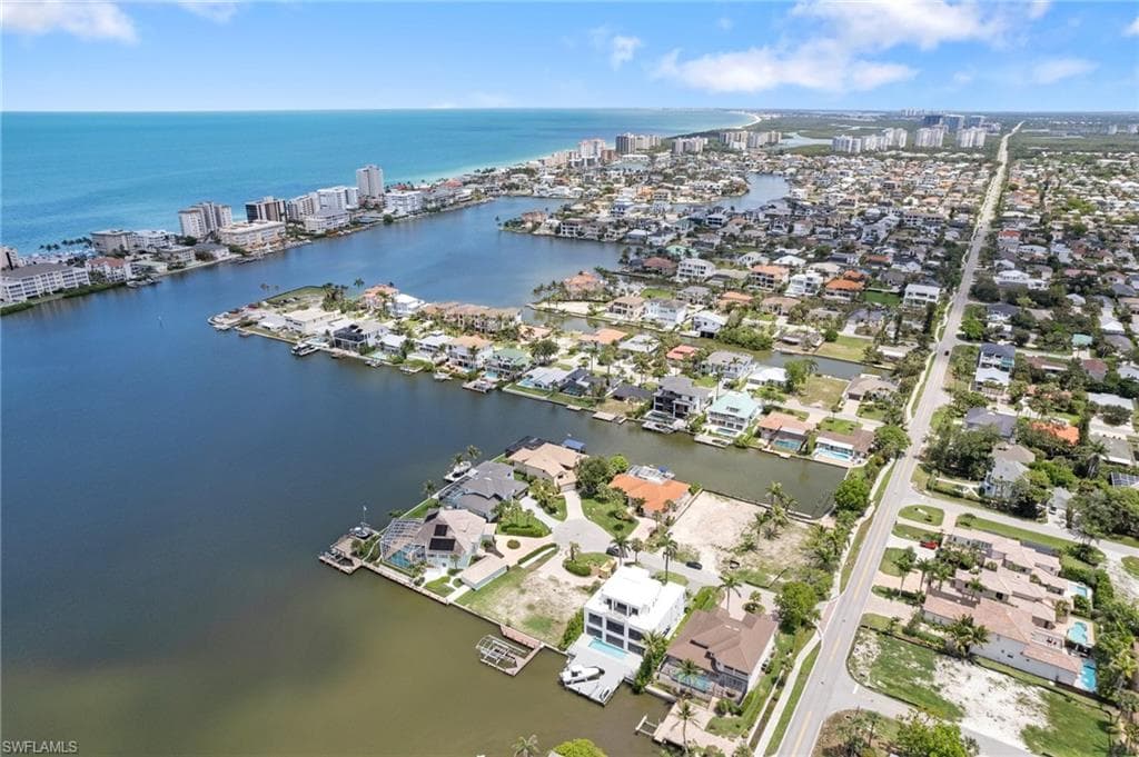 431 Palm Ct, Naples, FL 34108-4