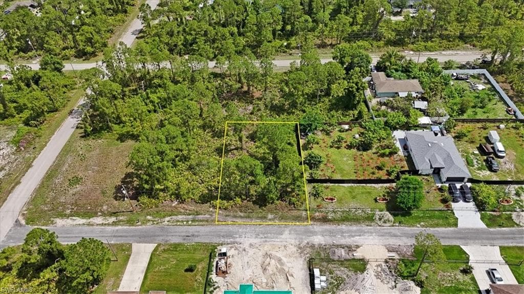 1065 Bells St E, Lehigh Acres, FL 33974-1