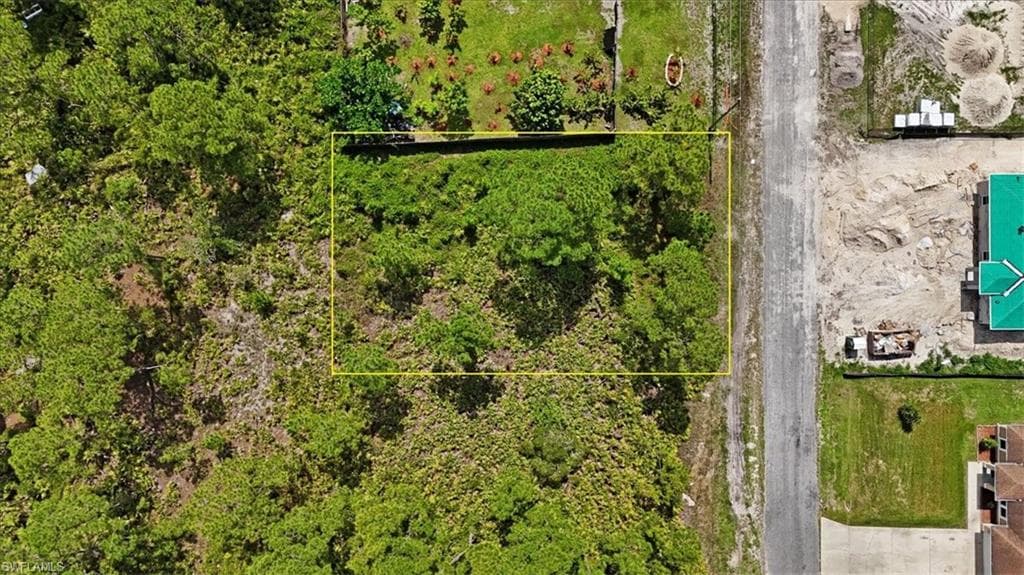 1065 Bells St E, Lehigh Acres, FL 33974-3