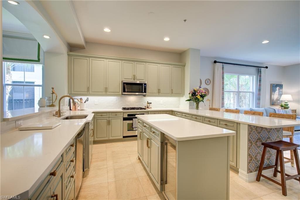 2855 Tiburon Blvd E 102, Naples, FL 34109-8