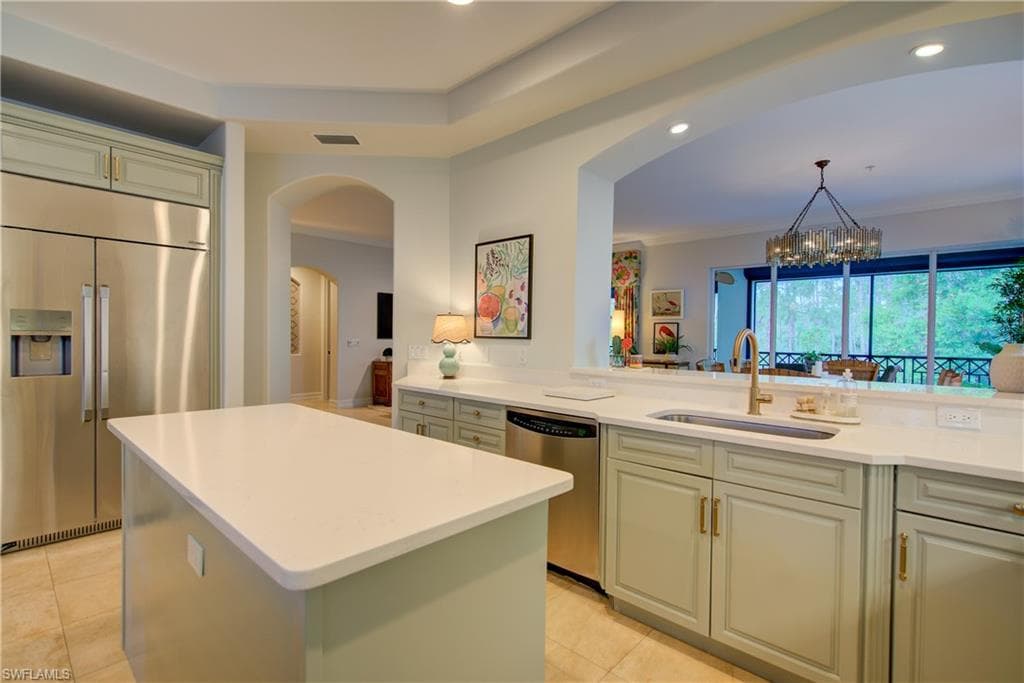 2855 Tiburon Blvd E 102, Naples, FL 34109-9