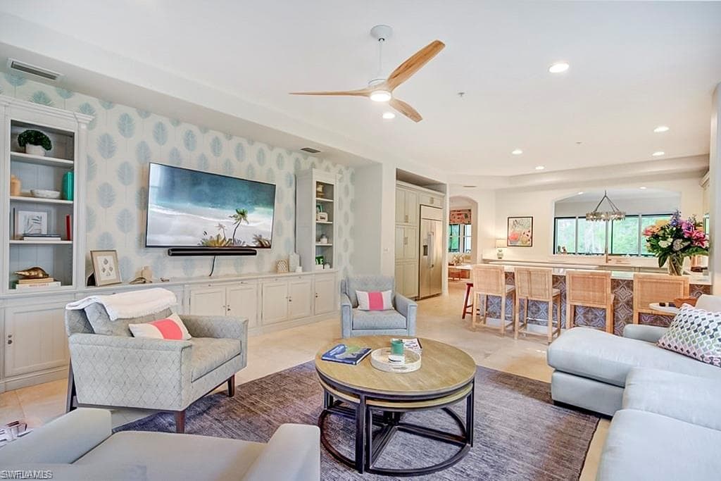 2855 Tiburon Blvd E 102, Naples, FL 34109-1