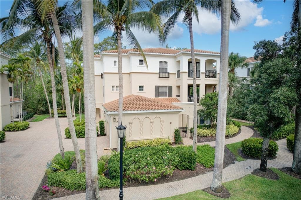 2855 Tiburon Blvd E 102, Naples, FL 34109-31