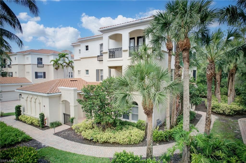 2855 Tiburon Blvd E 102, Naples, FL 34109-33