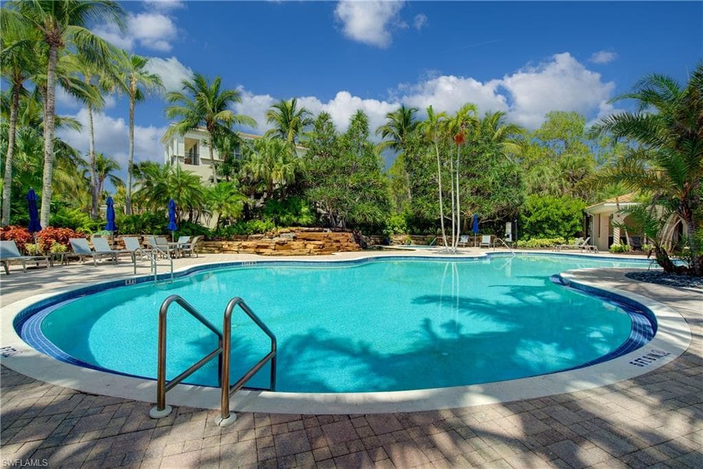 2855 Tiburon Blvd E 102, Naples, FL 34109-36