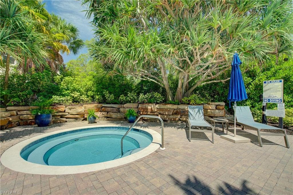 2855 Tiburon Blvd E 102, Naples, FL 34109-37