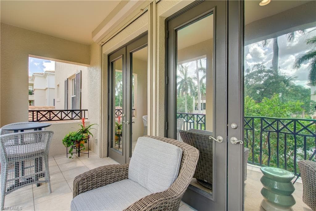2855 Tiburon Blvd E 102, Naples, FL 34109-4