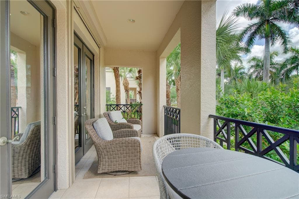 2855 Tiburon Blvd E 102, Naples, FL 34109-5