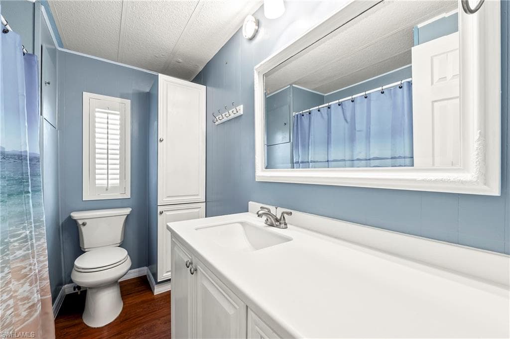 40 Le Mans Dr, Naples, FL 34112-9