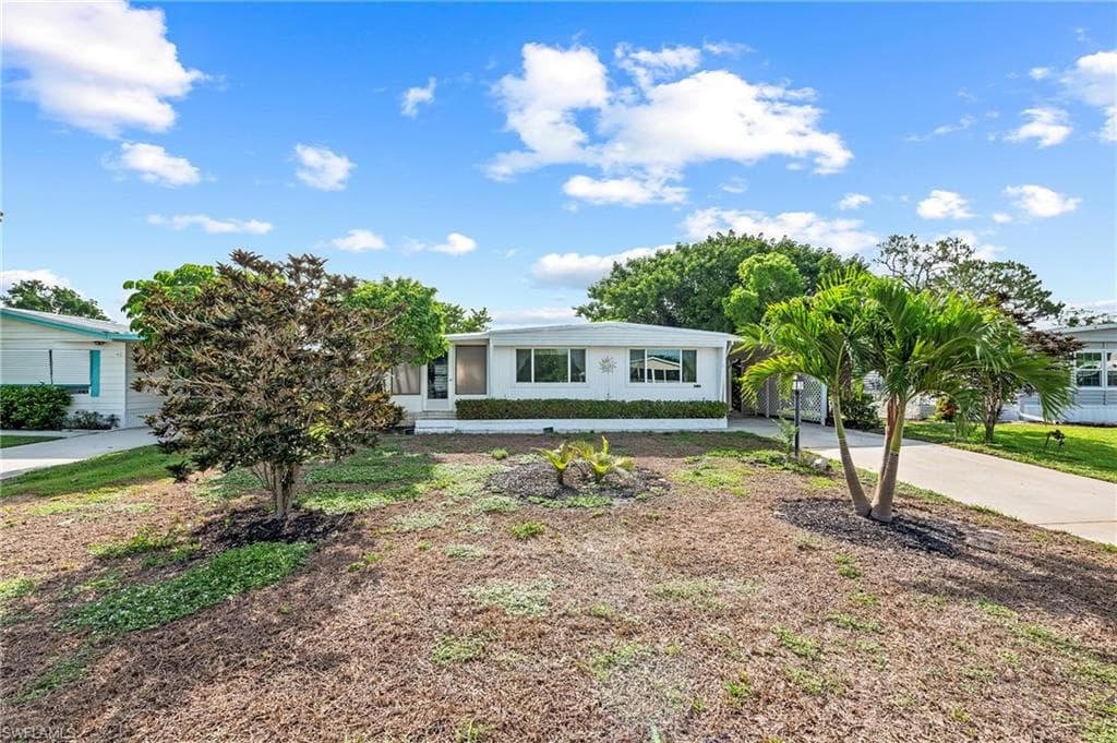 40 Le Mans Dr, Naples, FL 34112-19