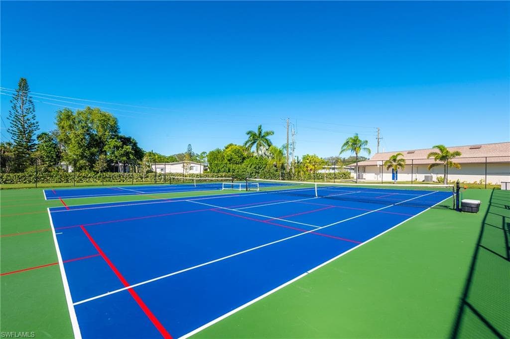 40 Le Mans Dr, Naples, FL 34112-25