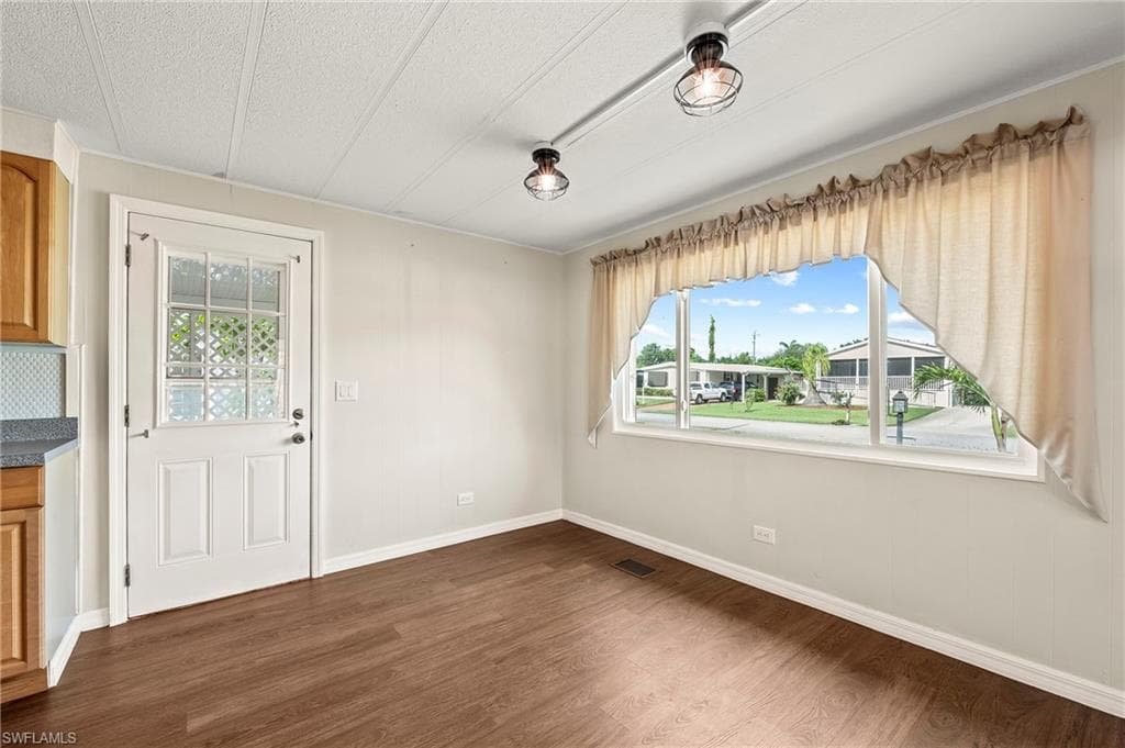 40 Le Mans Dr, Naples, FL 34112-7
