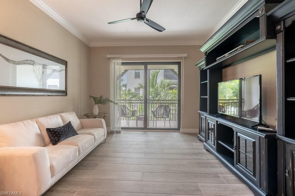16375 Viansa Way 102, Naples, FL 34110-16