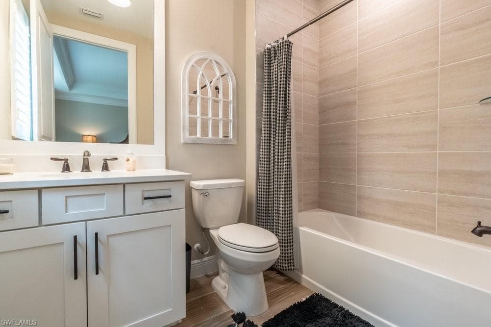 16375 Viansa Way 102, Naples, FL 34110-19